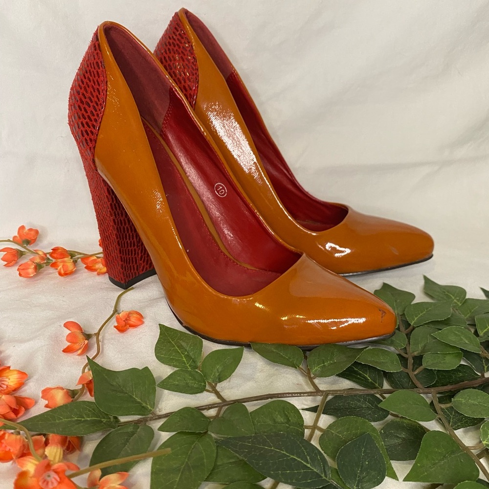 Vintage C label chunky heel